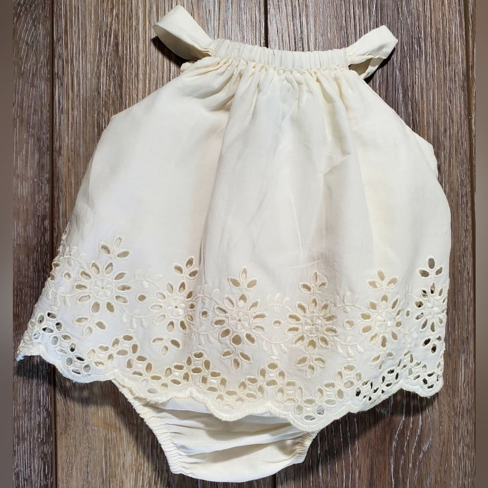 GAP Cream Eyelet Baby Romper  Size 3-6M - Picture 3 of 7
